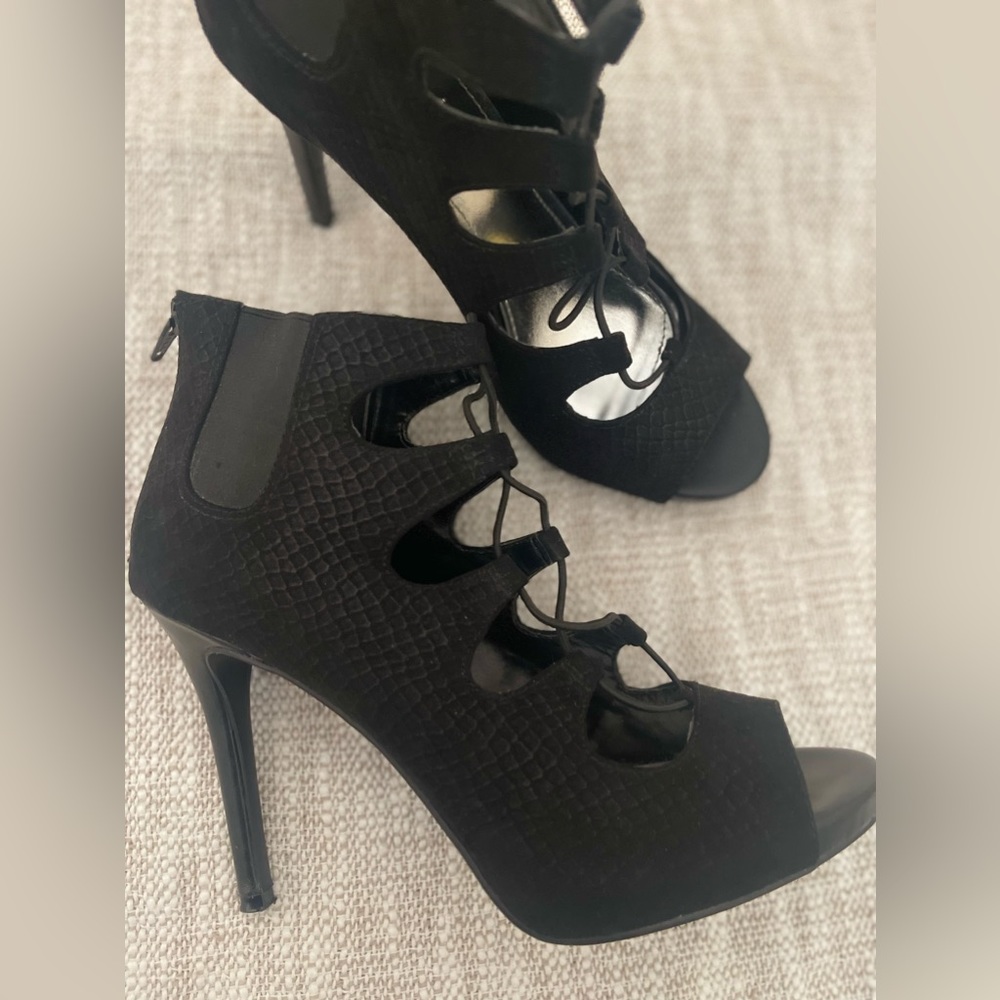 Jennifer Lopez Black Open Toe Heels